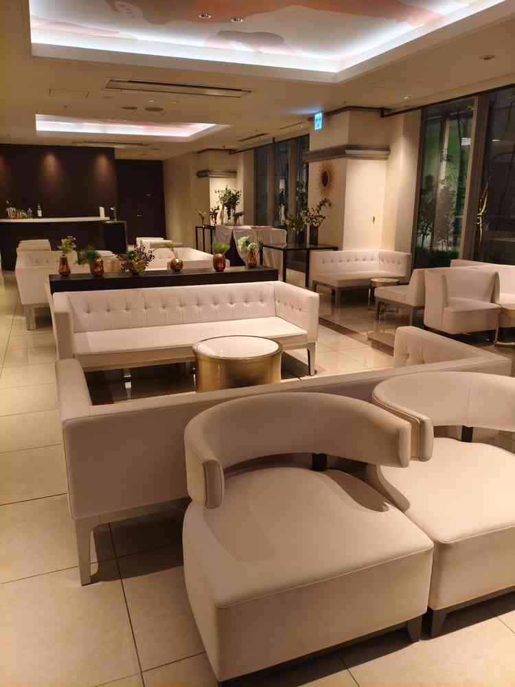 ゲストの待合室。貸し切りになっていて、式前後にワイワイできるのは良いと思います。