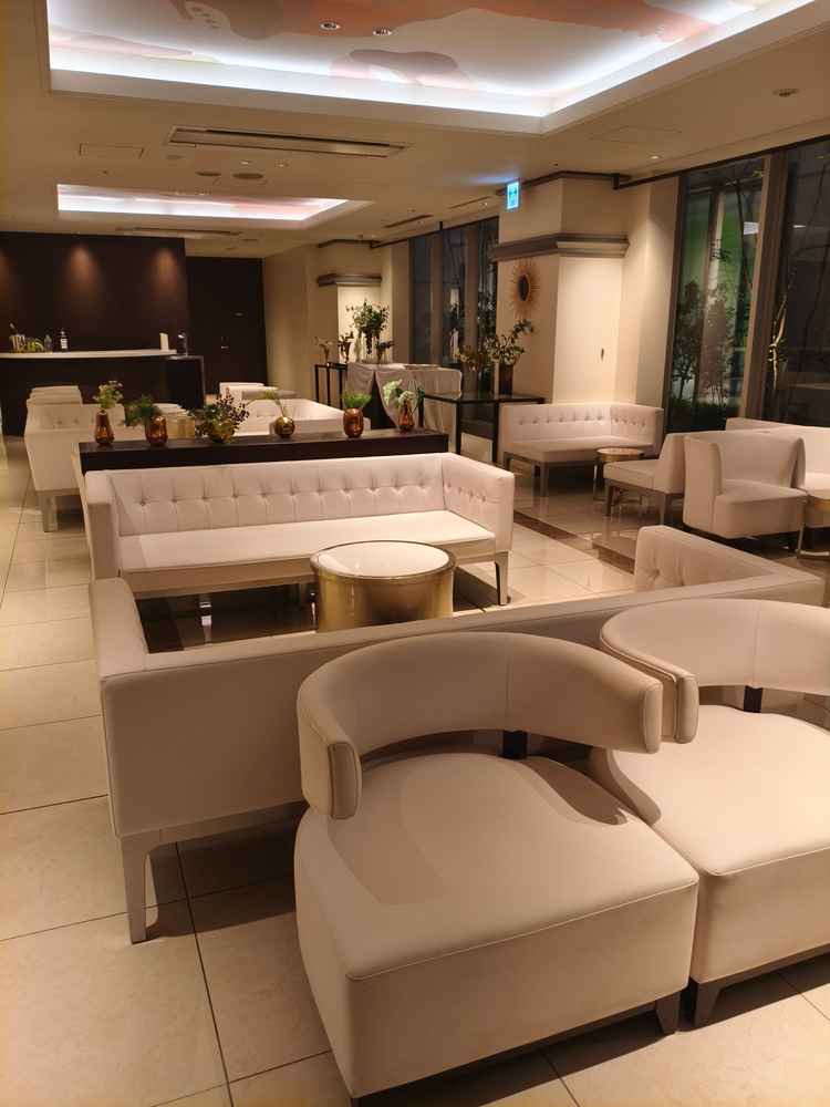 ゲストの待合室。貸し切りになっていて、式前後にワイワイできるのは良いと思います。