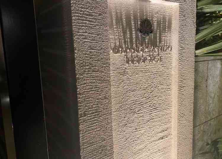 裏のほうの入り口。ここから入りました。