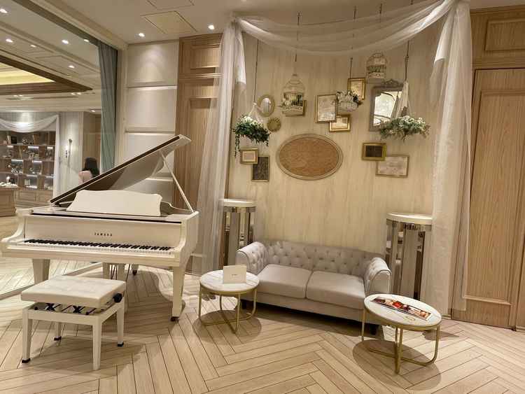 待合室の写真。ここでデザートビュッフェもできるみたい。