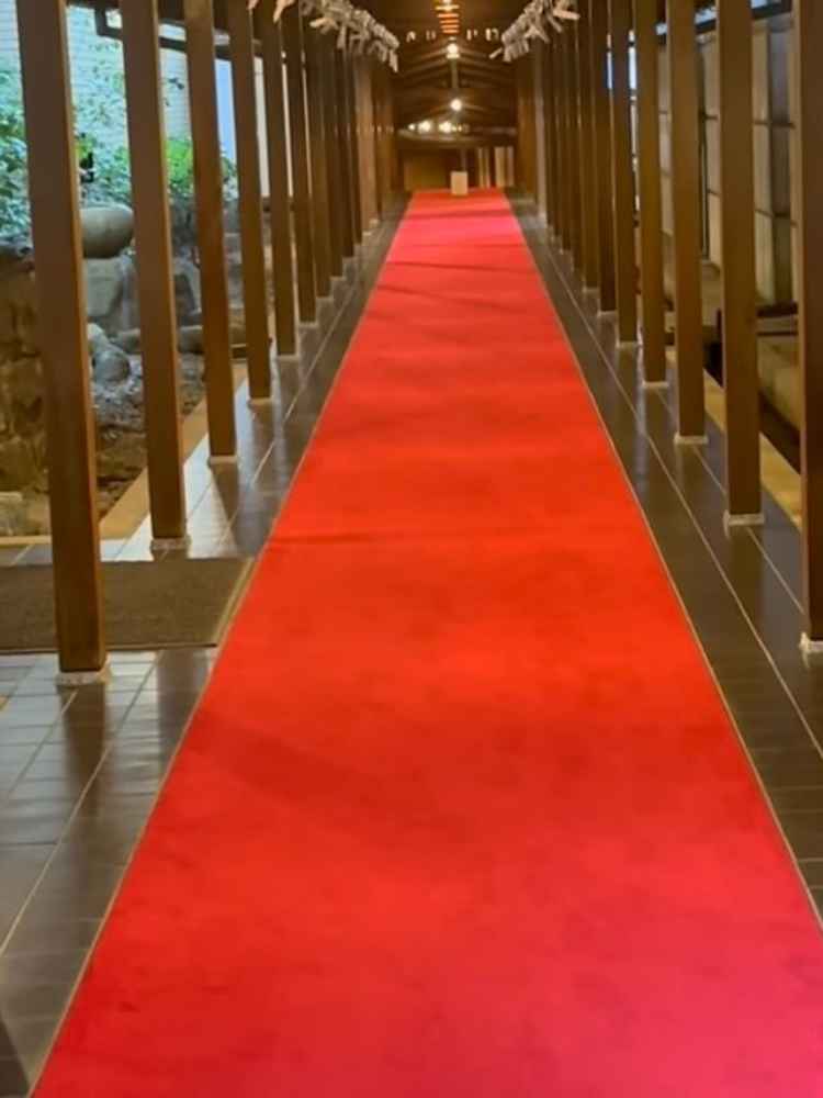 神社に向かう道