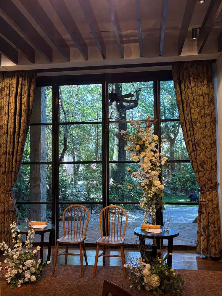 一階の披露宴会場からは、ガーデンの木々が見える。デザートブッフェ等をガーデンでもできるよう。