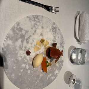 デザートの試食。かなり美味しかった。スパークリングワイン(ノンアルコール)も。