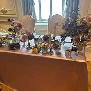 高砂は全体に合わせて少し控えめな大きさ。壁やの雰囲気も素敵。