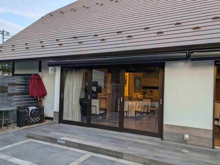 外観。披露宴会場から庭に出られる