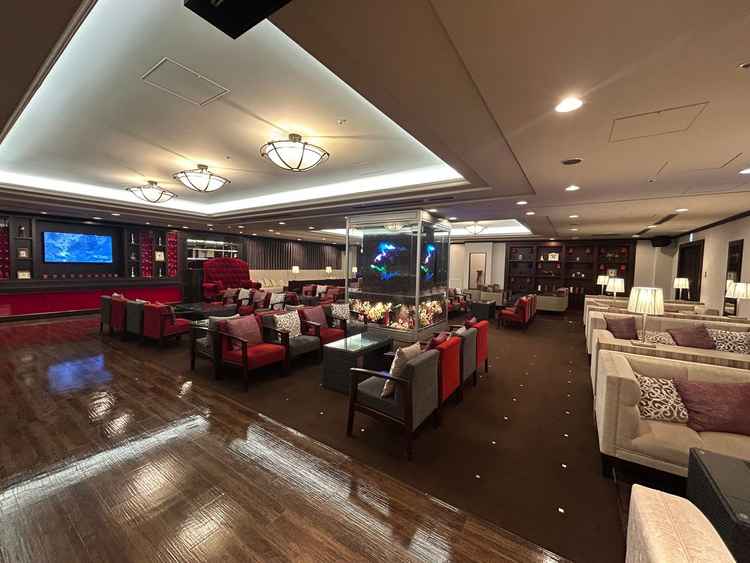 ゲスト待合室「ミューズバー」。挙式後、新郎新婦が顔を出し、披露宴前にゲストと話すことができる。