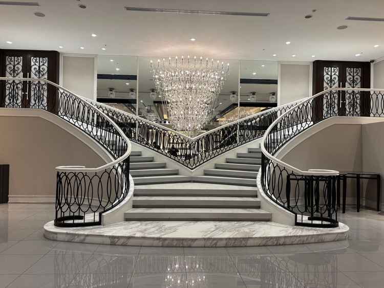 この階段を使っての演出がとても盛り上がりそうでした。唯一無二感のある披露宴会場でした。