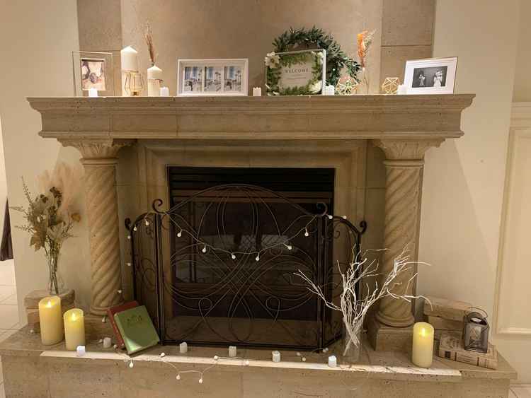 チャペル前にある素敵な暖炉
