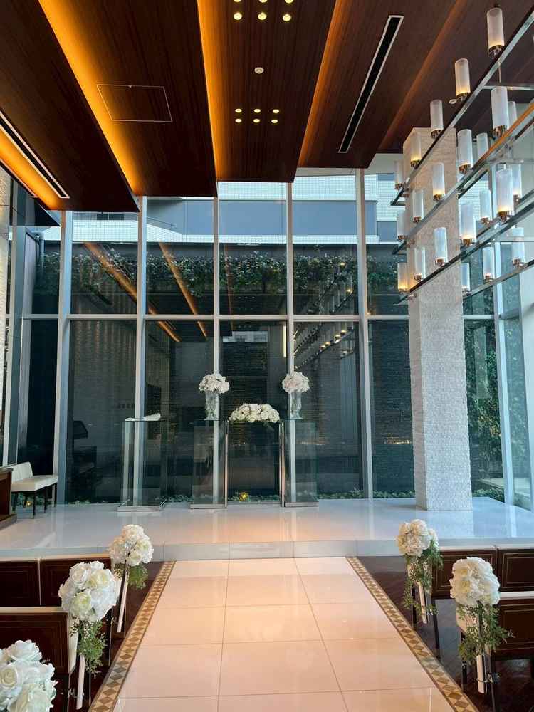 ガラス張りのチャペル。開放感がある。