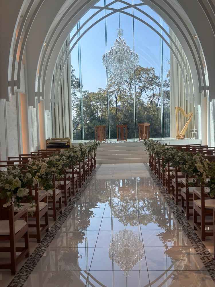 チャペルで羽が降ってきます♪