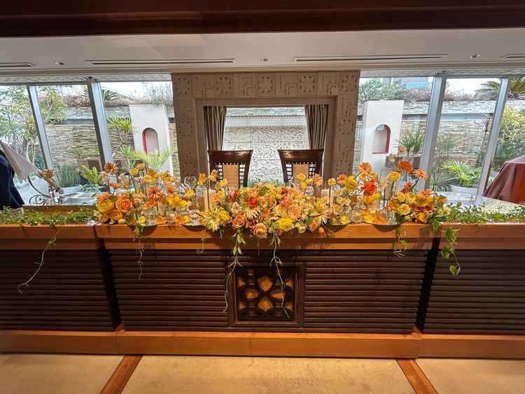 バリの雰囲気を楽しめる、暖かみのある披露宴会場。肩肘張ることなく、リラックスして過ごせそうでした。