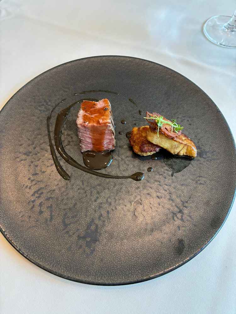 お肉が柔らかくてフォアグラとの相性もよく、とても美味しかったです。ゲストに喜んでもらえそうです。