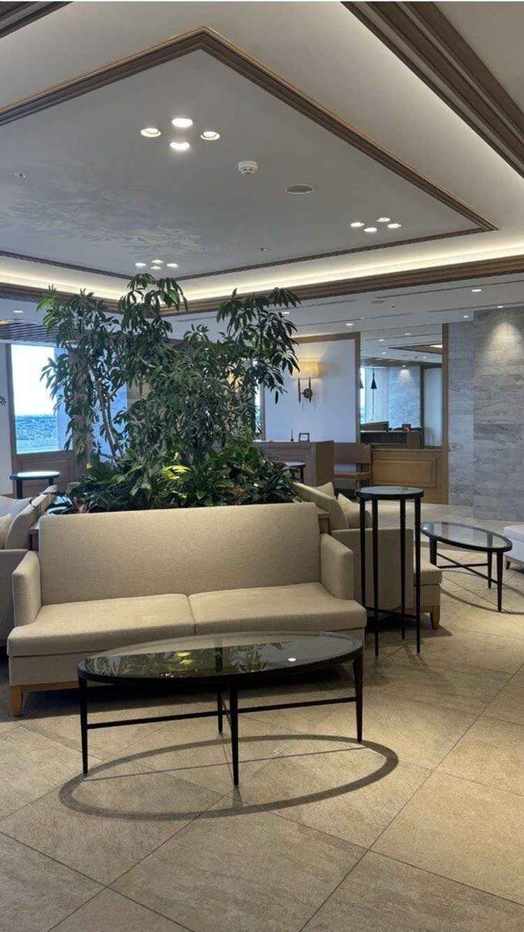 受付と待合室。ウェルカムドリンクなどを飲みながら待つ間もくつろげるスペースでした。