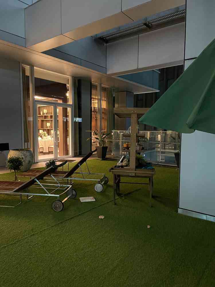 ガーデン。少し子供達が飽きた時に出られるスペースがあって良い。