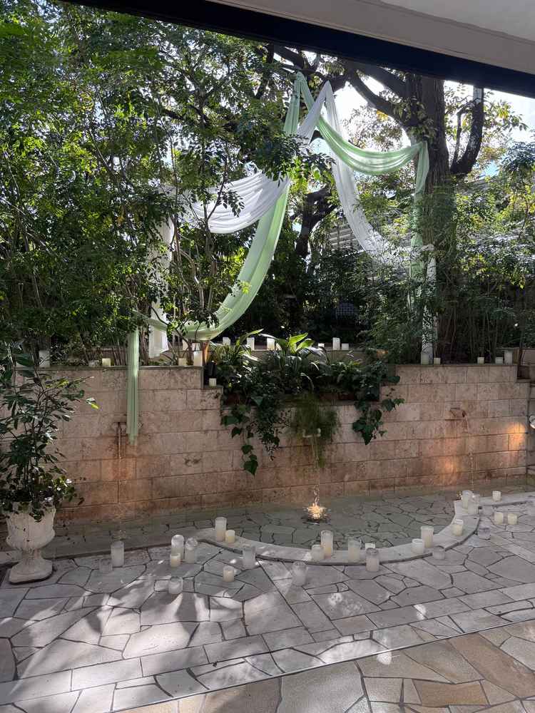 ガーデンです。披露宴会場からすぐに出れます。