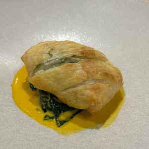 食事、スペシャリテのパイ包み