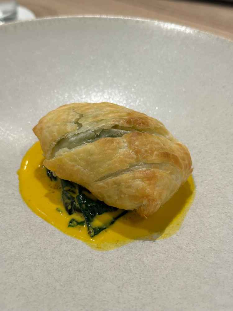 食事、スペシャリテのパイ包み