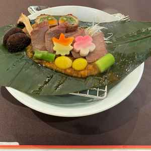 日本料理のメニューから、和牛を試食しました。味噌のソースが美味しかったです。