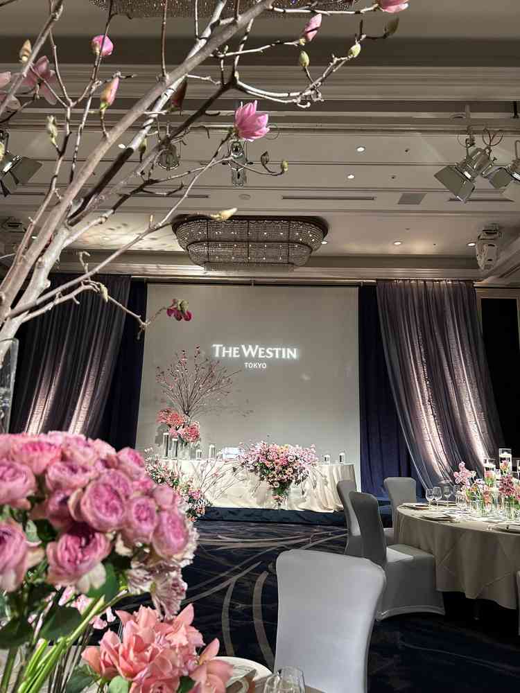 披露宴会場のギャラクシーはとても広く盛大な披露宴が行えると思いました。