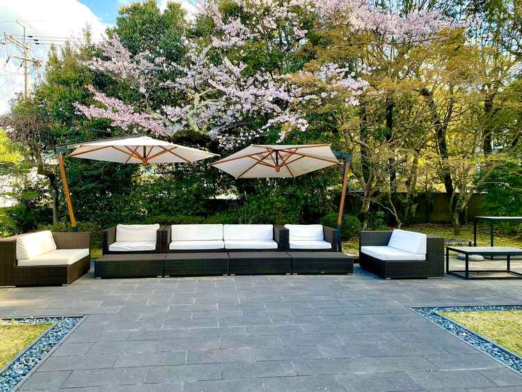 披露宴会場の外の景色です。桜や紅葉がありどの季節でもロケーションが良いです。