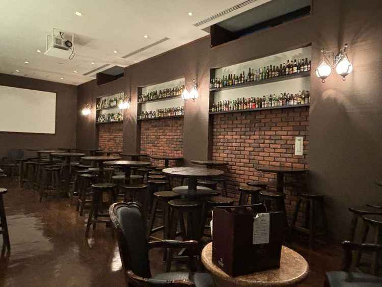 挙式前のゲスト控え室、バーをイメージしているそう。