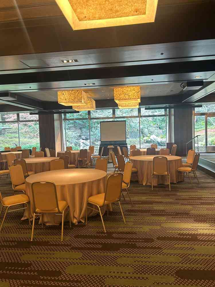 披露宴会場からお庭がしっかり見える。