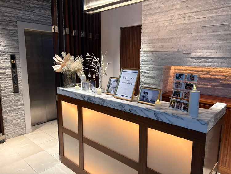 入り口からすぐのところに受付があり分かりやすいなと思いました。