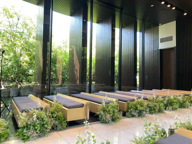 チャペルから窓を見る