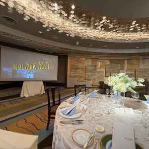 披露宴会場のスクリーンも大きく見やすかった。