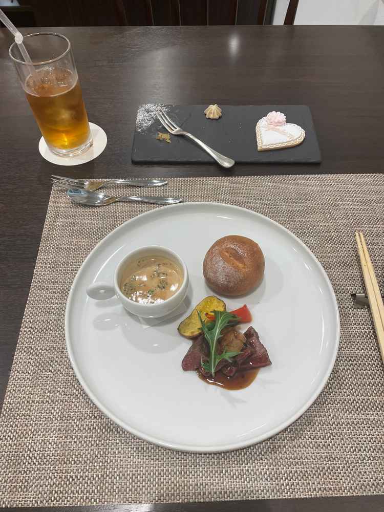 料理がとても美味しく、シェフの方が挨拶してくださり嬉しかったです。