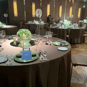 披露宴会場はライト演出が唯一無二だなと感じました。スモークがたけたり、音楽やフェス好きさんはおすすめ