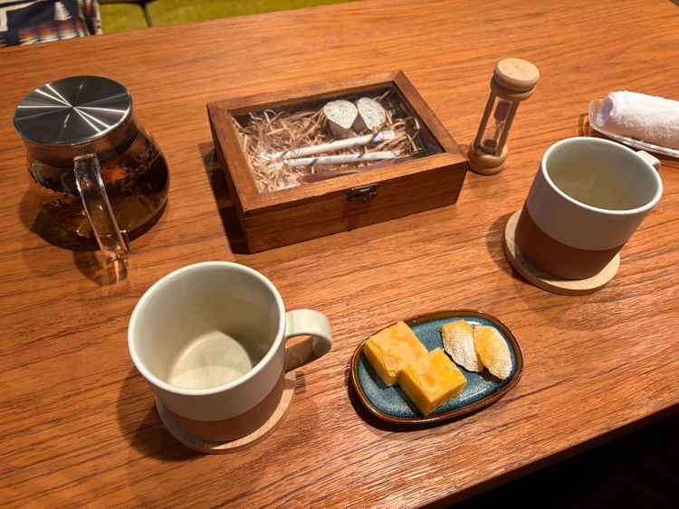 最後は、紅茶とお茶菓子をご用意いただきました。紅茶は数種類から自分達で選ぶことができました。