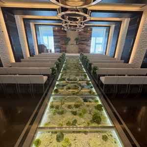 1フロアのチャペル。緑の床がとっても綺麗。