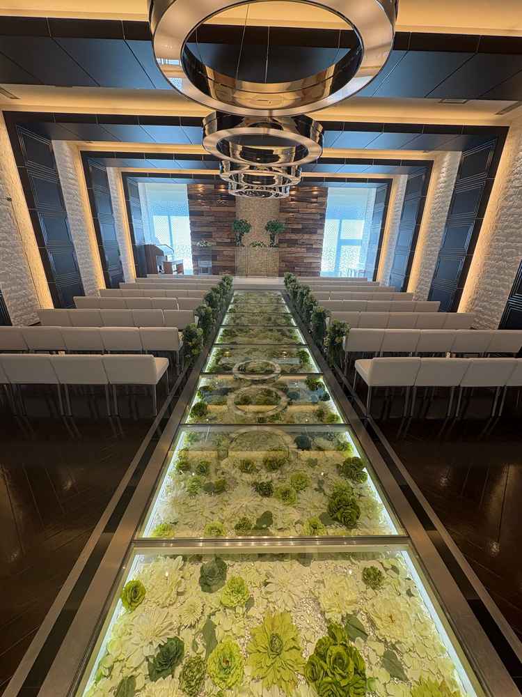 1フロアのチャペル。緑の床がとっても綺麗。