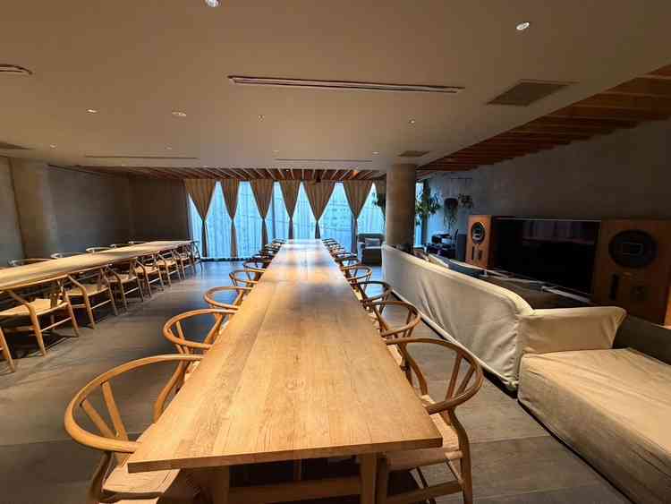 上の階の披露宴会場。家に招かれたような雰囲気