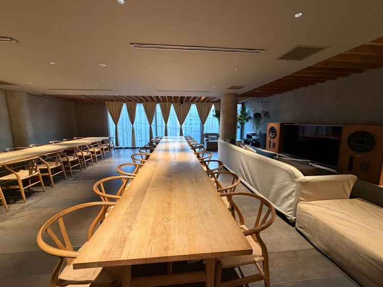 上の階の披露宴会場。家に招かれたような雰囲気