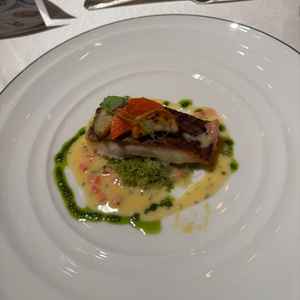 バジルソースの真鯛がとても美味しかったです。骨がないので子供でも食べやすいと思います。
