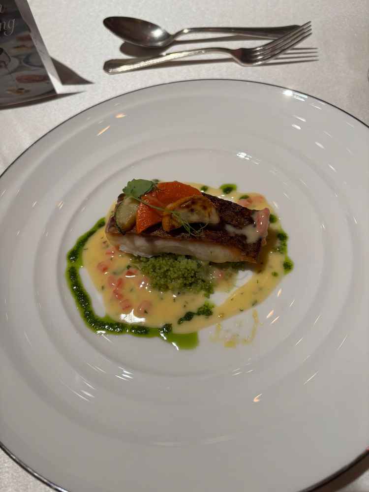 バジルソースの真鯛がとても美味しかったです。骨がないので子供でも食べやすいと思います。