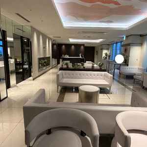 広い控室でウェルカムパーティも可能です