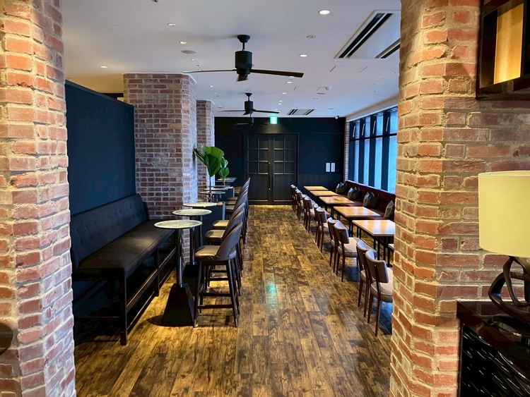 待合スペース。左側に両家の親族控室があり、プライベートが確保され、必要に応じて友人に挨拶が可能