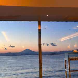 チャペルに入場したとき天井が低いので富士山が見えなかったですが、歩いていると見えました。