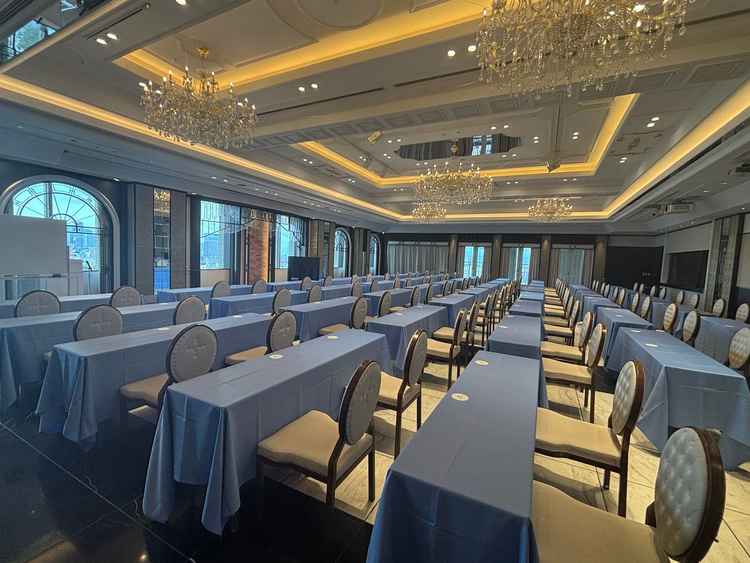 1番広い会場でしたが見学当日は会議として使用するということで広さと雰囲気のみ見学しました。