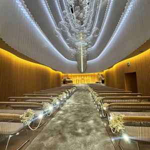 幻想感のあるチャペル。どちらのチャペルも素敵なので悩ましい。