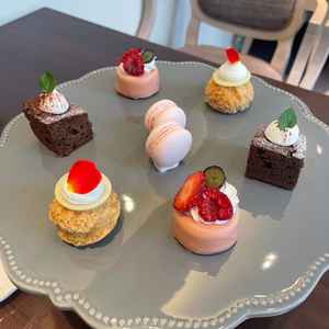 試食のスイーツ。どれもとても美味しかったです。お料理もゲストの好みで選べるということで魅力的でした。