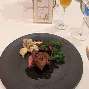 メインのお肉料理はトリュフがとても美味しかったです。お野菜も美味しかったです。