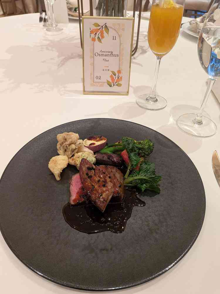 メインのお肉料理はトリュフがとても美味しかったです。お野菜も美味しかったです。