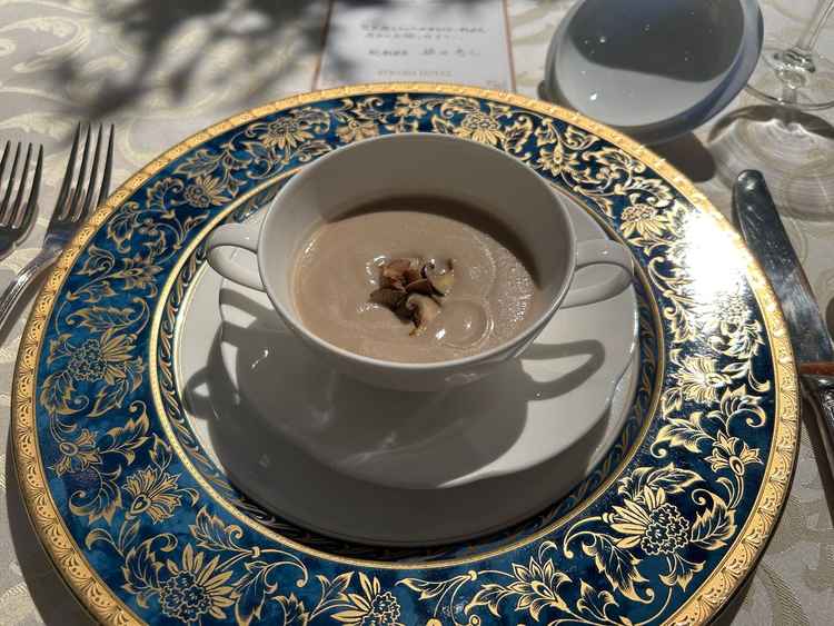 しめじのポタージュ、濃厚でとても美味しかったです。