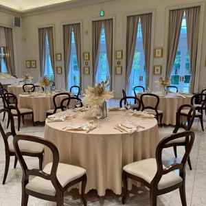 披露宴会場は、ちょうどいいサイズ感でドレスを着て歩いても余裕があるようになっていました。