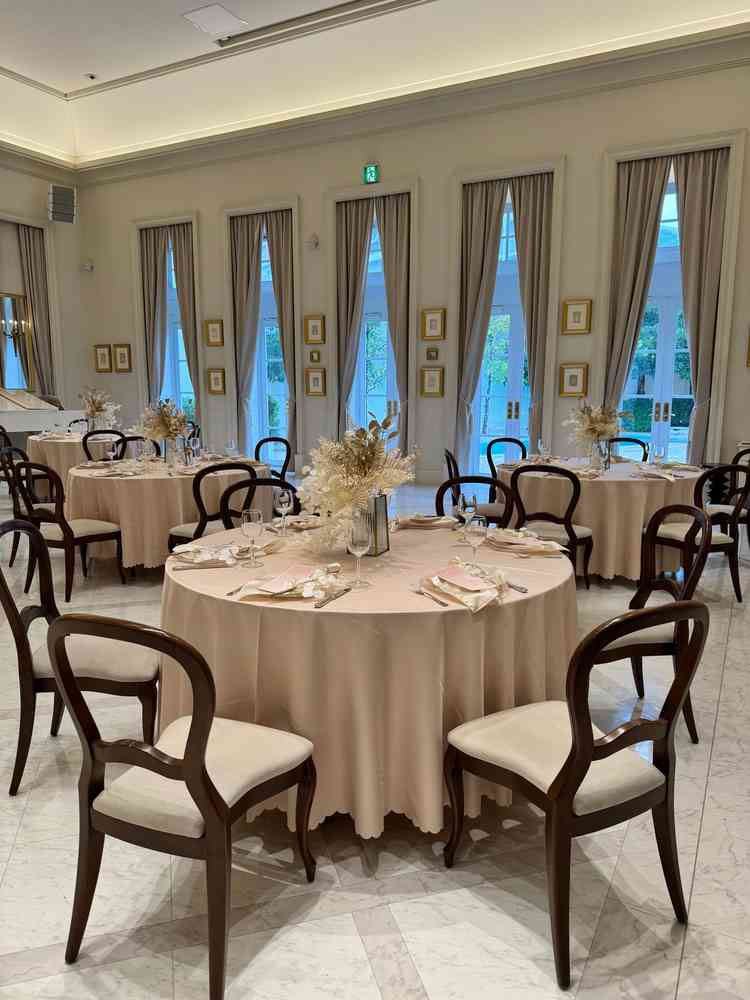 披露宴会場は、ちょうどいいサイズ感でドレスを着て歩いても余裕があるようになっていました。