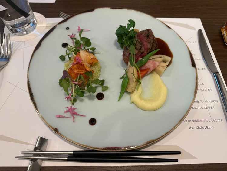 試食はワインのテイスティングもありとても良かったです。牛肉のフィレが特に美味しかったです。